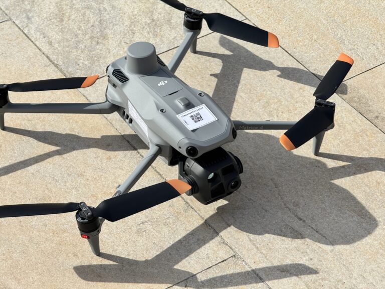 DJI Matrice 4T termocamera fotovoltaico